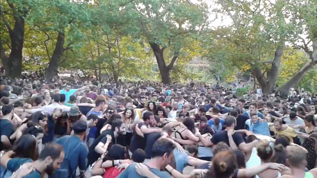 Πώς θα χορεύουμε στα πανηγύρια στην εποχή του κοροναϊού