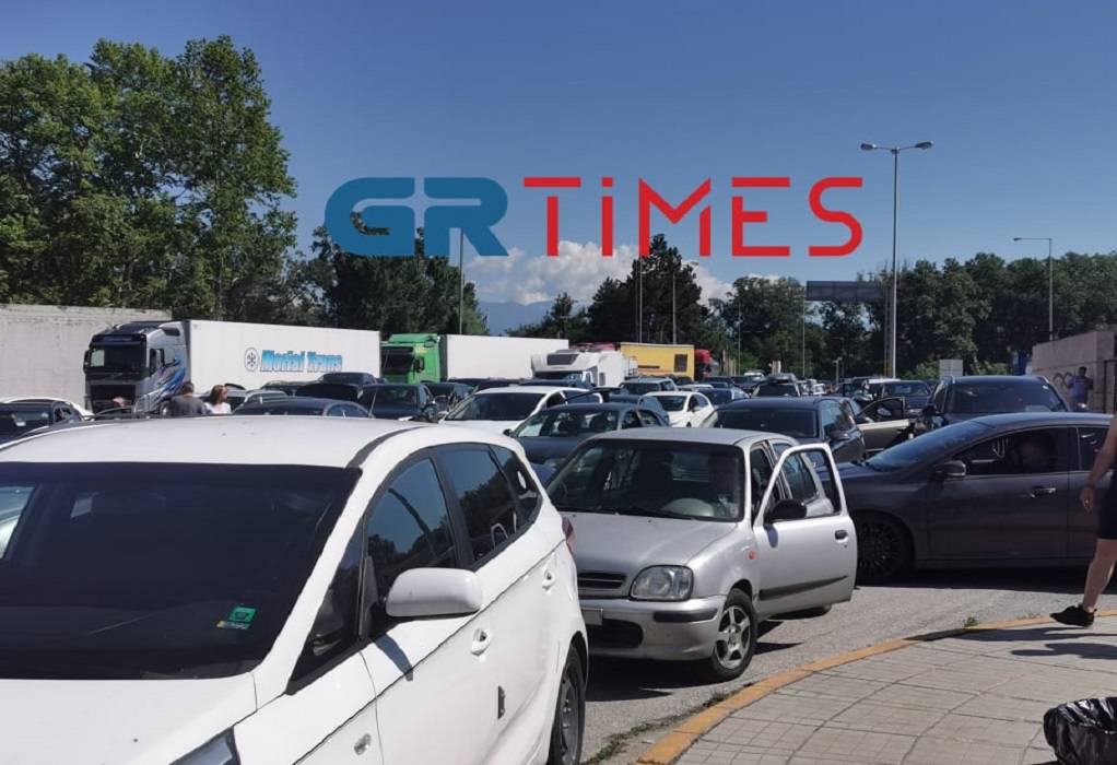 Ουρές χιλιομέτρων στον Προμαχώνα με το άνοιγμα των συνόρων