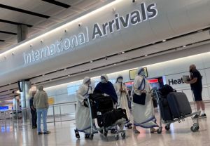 Βρετανία: Έντονες αντιδράσεις για την 14ήμερη καραντίνα σε ταξιδιώτες