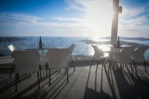 Κραυγή αγωνίας: Στον «αέρα» χιλιάδες εποχικοί υπάλληλοι