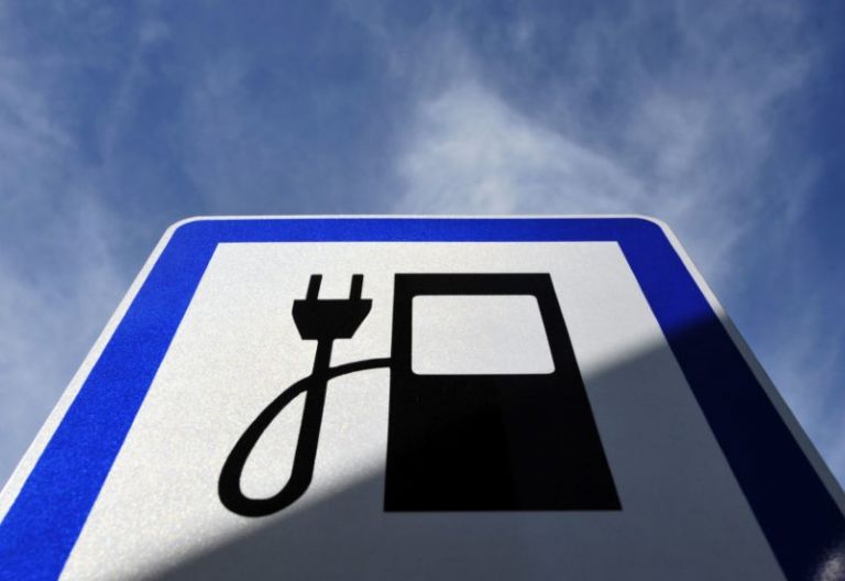 Είσοδος της ΔΕΗ στην ηλεκτροκίνηση – Μνημόνιο συνεργασίας με την Beat