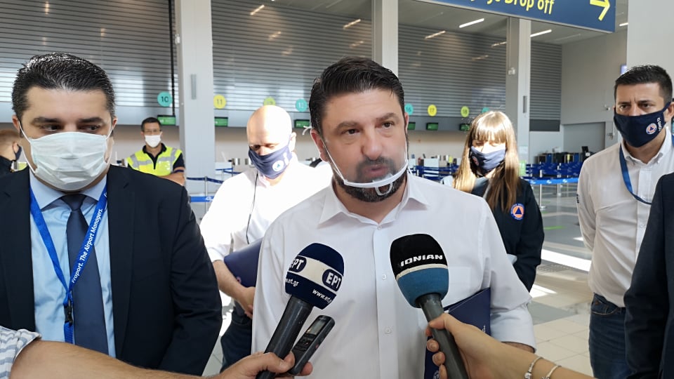 Κοροναϊός : Συνεχίζεται η επιθεώρηση του Χαρδαλιά στα περιφερειακά αεροδρόμια