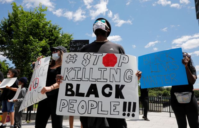 ΕΕ για δολοφονία Φλόιντ: Καταδικάζει και συστήνει επαγρύπνηση απέναντι στην υπερβολική χρήση βίας