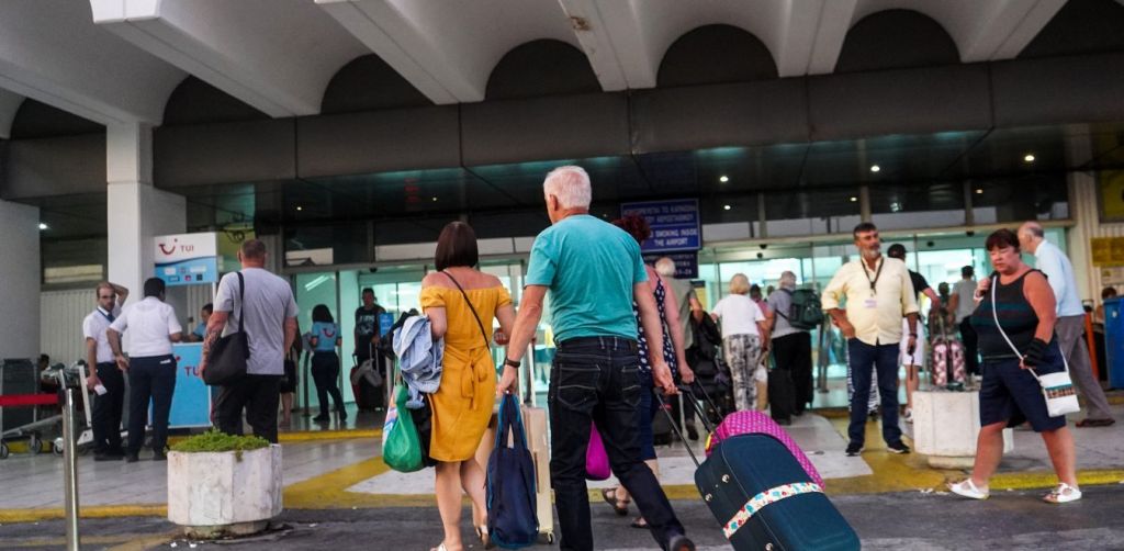 Με το βλέμμα στα αεροδρόμια οι εμπλεκόμενοι με τον τουρισμό