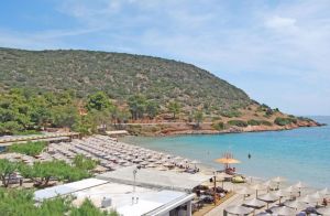 Σφραγίστηκε η πλαζ «Αυλάκι» στο Πόρτο Ράφτη – Υπεράριθμοι λουόμενοι