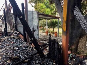 Μεγάλες ζημιές από τη φωτιά στη Μονή Βαρνάκοβας στη Φωκίδα