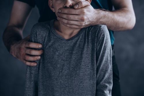 Απόπειρα αρπαγής 14χρονου στην Ηλεία: Προσπάθησαν να τον βάλουν σε βαν – Δύο συλλήψεις