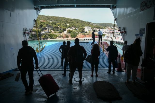 Politico: Η Ελλάδα είναι έτοιμη να υποδεχτεί τουρίστες, αυτοί θα έρθουν;
