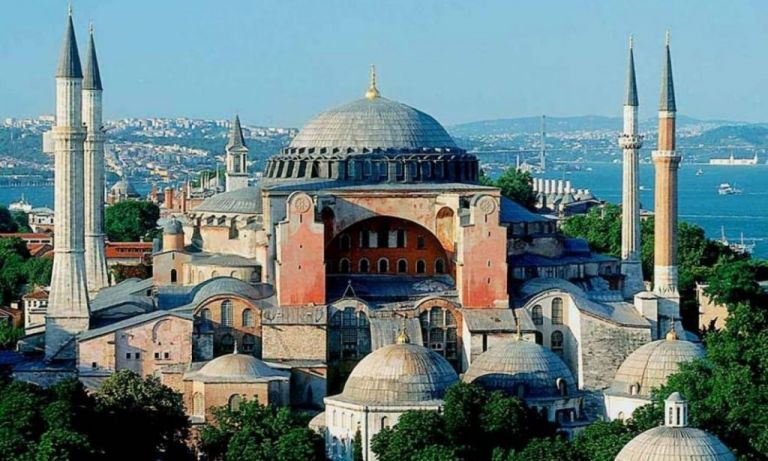 Νέα πρόκληση Τσαβούσογλου: Η Αγία Σοφία αποτελεί Οθωμανική ιδιοκτησία