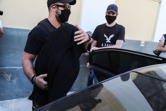 Ενταση έξω από το δικαστήριο για την 35χρονη – Δεν έλυσε τη σιωπή της