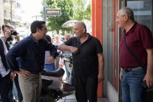 Τσίπρας από αγορά Εύοσμου: Ακούω την κυβέρνηση να λέει για 24 δισ. Πού είναι όλα αυτά;