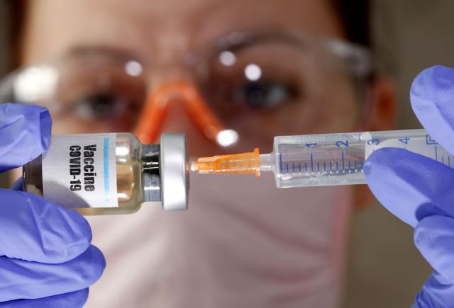 Βρετανία: Στην παραγωγή το εμβόλιο για τον κοροναϊό πριν την επίσημη έγκρισή του