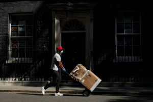 Αγγλία: Τριπλάσιος ο κίνδυνος θανάτου από κοροναϊό για τους μαύρους άνδρες