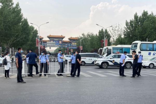 Συναγερμός στο Πεκίνο λόγω κοροναϊού: Κλείνουν σχολεία, απαγορεύτηκαν ταξίδια