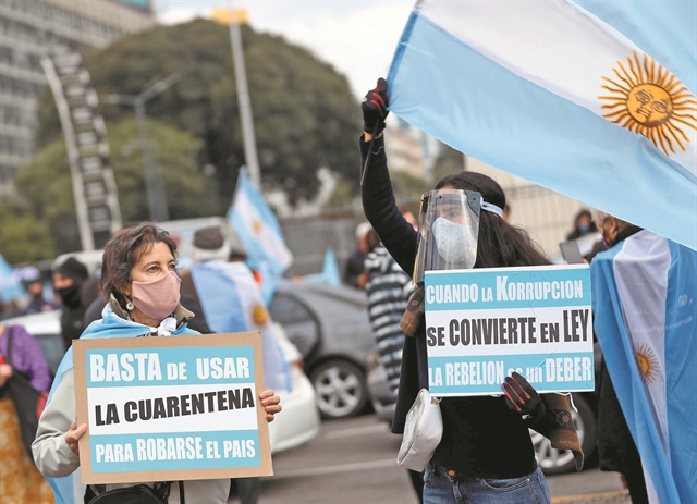 Στην κόψη του ξυραφιού το παζάρι με τους δανειστές