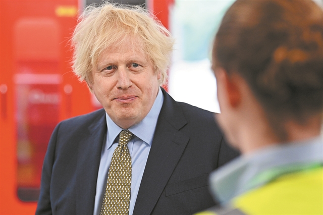 Μαλλιάδες οι Βρετανοί λόγω κορωνοϊού