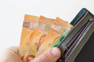 Μακροχρόνιος ο οικονομικός αντίκτυπος στα νοικοκυριά από τον κοροναϊό