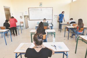 Να μειωθούν τμήματα και εισακτέοι