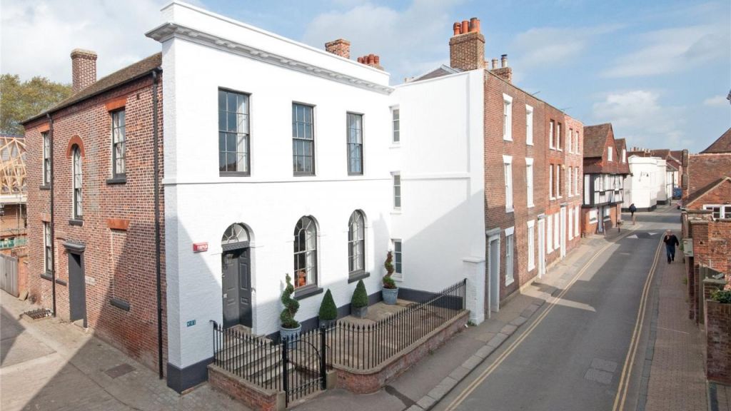 Η πιο μεγάλη βουτιά τιμών στα ακίνητα από το 2009