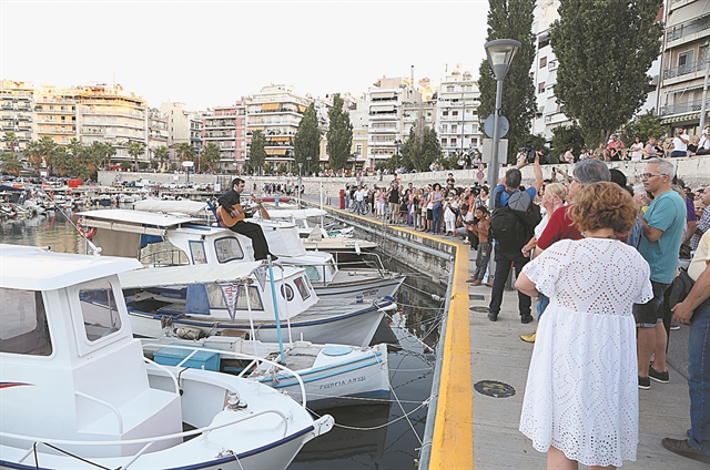 21 λυρικοί τραγουδιστές για τον Πειραιά