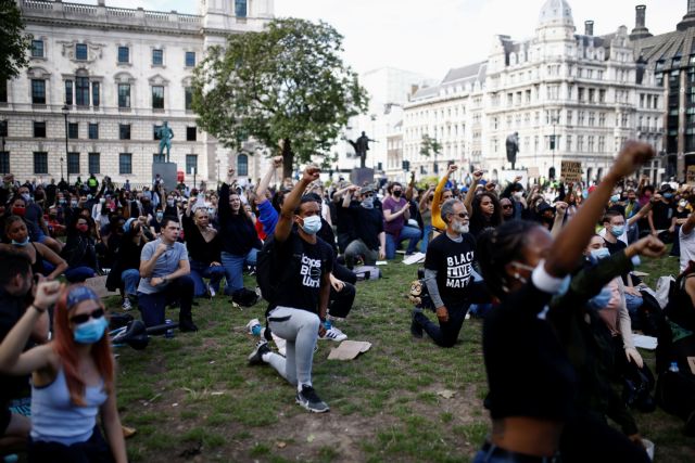 Βρετανία: Ερευνα αποκαλύπτει την απόσταση μαύρων – λευκών πολιτών