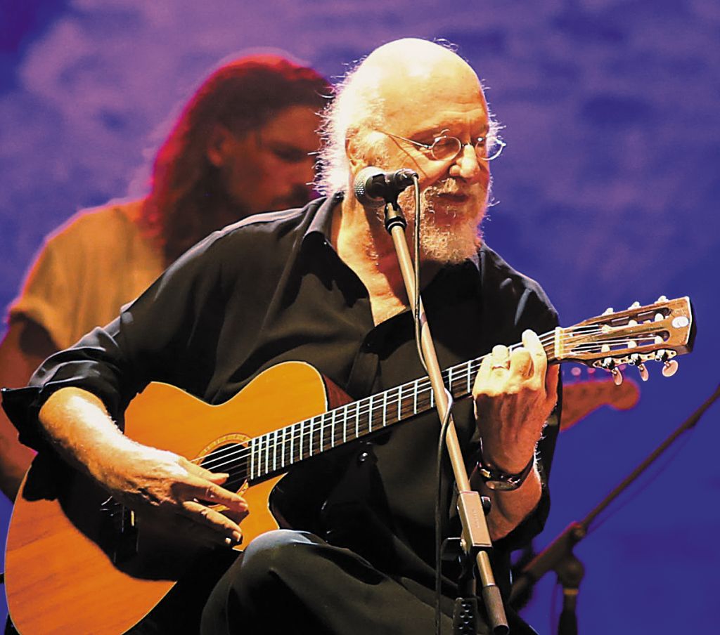 Ο Σαββόπουλος και μια κιθάρα