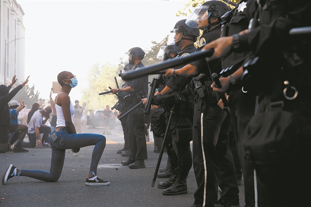 Η σκιά της Μινεάποληςπάνω από την Ευρώπη