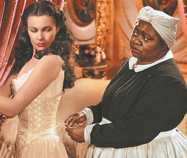 «Πυροβολώντας» τα αγάλματα