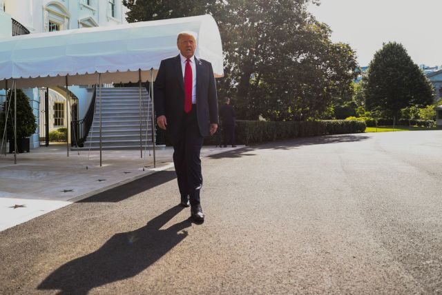 Μαίνεται ο «πόλεμος»: Το Twitter έκρυψε και άλλη ανάρτηση του Τραμπ