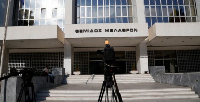 Τουλουπάκη κατά Αδωνη: Καταγγέλλει «ανθρωποφαγία» και προσφεύγει στην ΕΕ