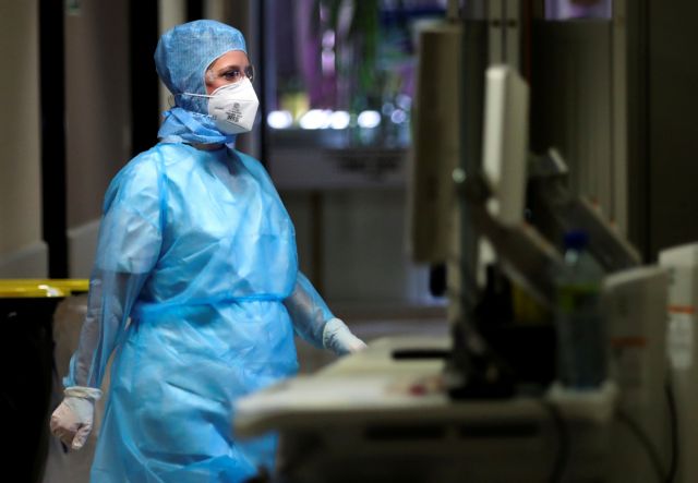 Βρετανία : «Ομερτά» στα νοσοκομεία για τους χειρισμούς εν μέσω πανδημίας