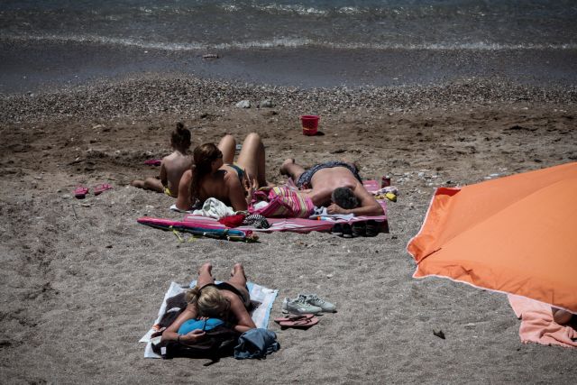 Μπάνιο στο βούρκο: Αγωγός άδειασε λύματα σε παραλία στην Χαλκίδα