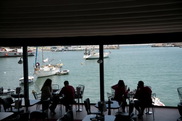 Κοροναϊός : Κερδίζει έδαφος το σενάριο επιβολής τοπικών lockdown