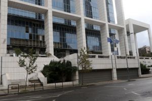 Ληστές του Διστόμου: Αθώος ο Γρηγόρης Τσιρώνης και άλλοι 10 για συμμετοχή στον «Επαναστατικό Αγώνα»