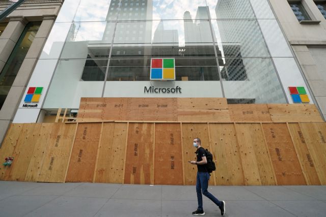 Microsoft: Αυξάνει την ψηφιακή της παρουσία, κλείνει όλα τα καταστήματα λιανικής