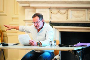 «Θέλω να φτάσω τα αγάλματα, όχι να τα γκρεμίσω»