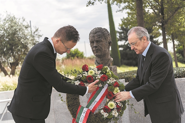 Εξαίρεση ο Κουρμπέλης