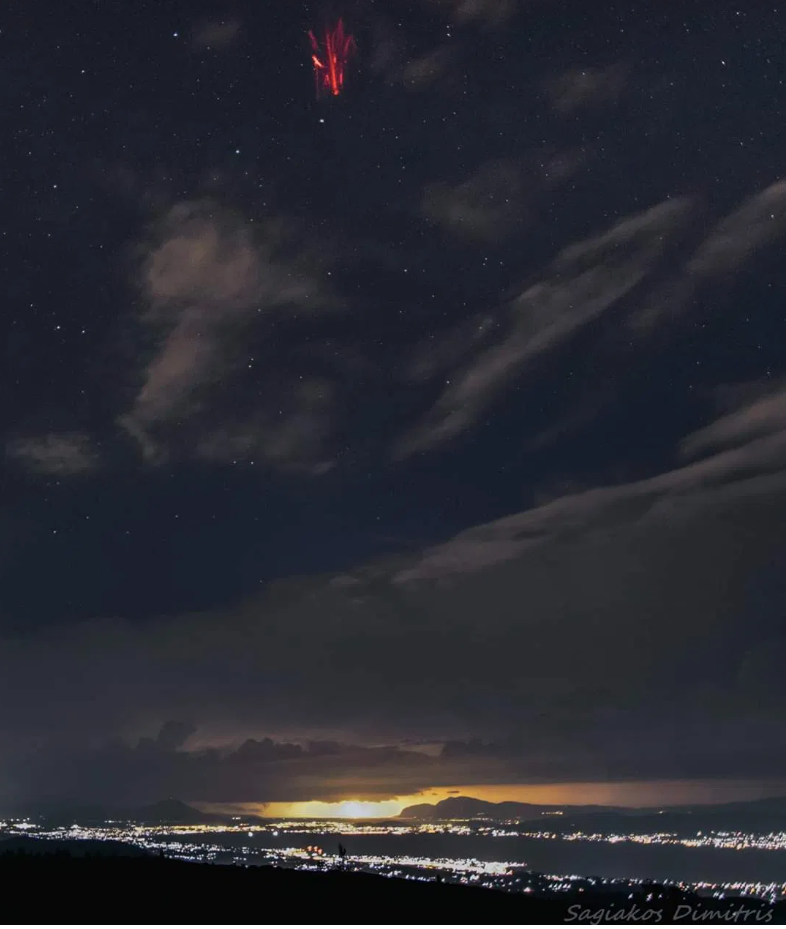 Red Spirits : Το σπάνιο μετεωρολογικό φαινόμενο που «έβαλε φωτιά» στον ουρανό της Εύβοιας