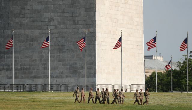 Ο Τραμπ ήθελε να στείλει 10.000 στρατιώτες στην Ουάσινγκτον