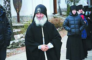 Ο αντάρτης ιερέας, ο ιός και ο… ορθόδοξος Στάλιν