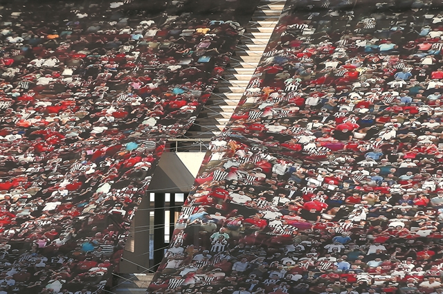 Ξεσήκωσε και τις φωτογραφίες!