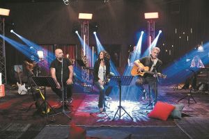 Στο σπίτι με τους Πυξ Λαξ απόψε στις 11 στο MEGA