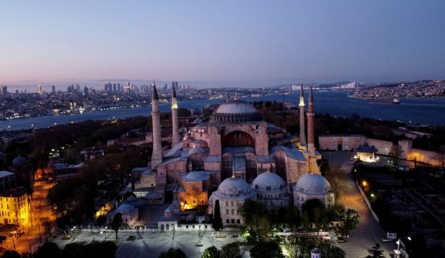 Eθνικιστικό παραλήρημα τουρκικών ΜΜΕ: Θέλουν τζαμί την Αγια-Σοφιά