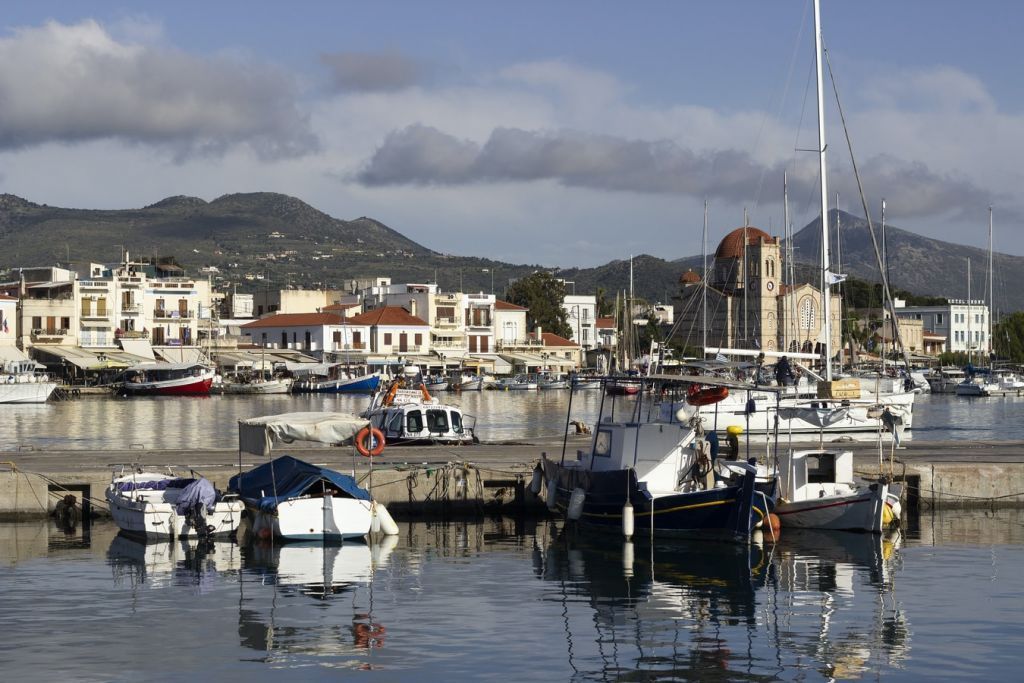 Αναστάτωση στην Αίγινα μετά το κρούσμα – Βρίσκεται σε απομόνωση