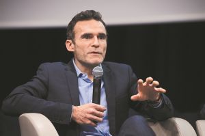 Μείωση φόρων, εισφορών και κούρεμα χρεών