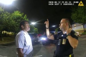 Επίπληξη για χρήση βίας είχε δεχτεί ο αστυνομικός που πυροβόλησε και σκότωσε τον Μπρουκς