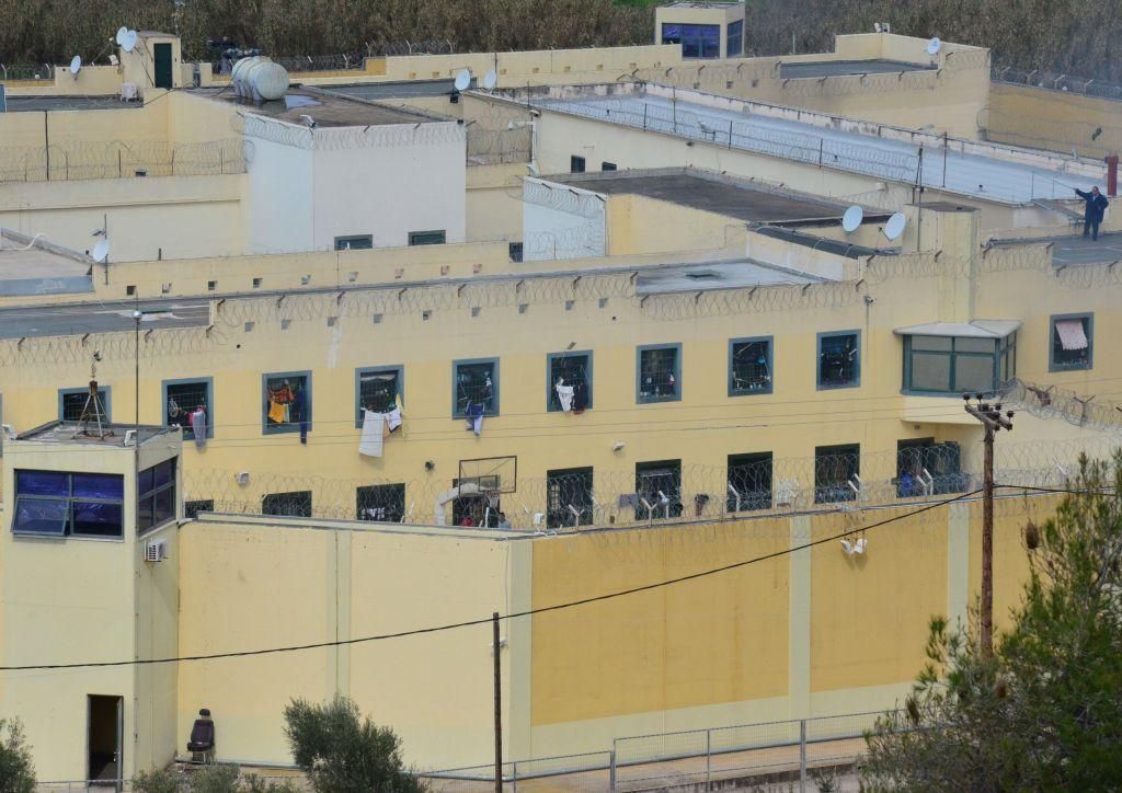 Ελέγχοι στις φυλακές Ναυπλίου αποκάλυψαν ουσίες, μαχαίρια και κινητά τηλέφωνα