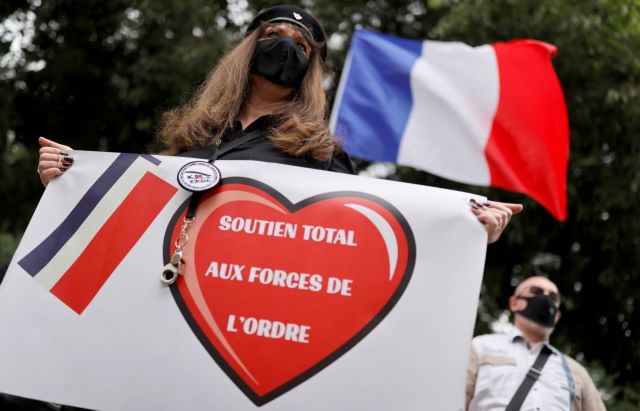 Γαλλία: Στους δρόμους σύζυγοι αστυνομικών – «Σεβαστείτε την αστυνομία μας»