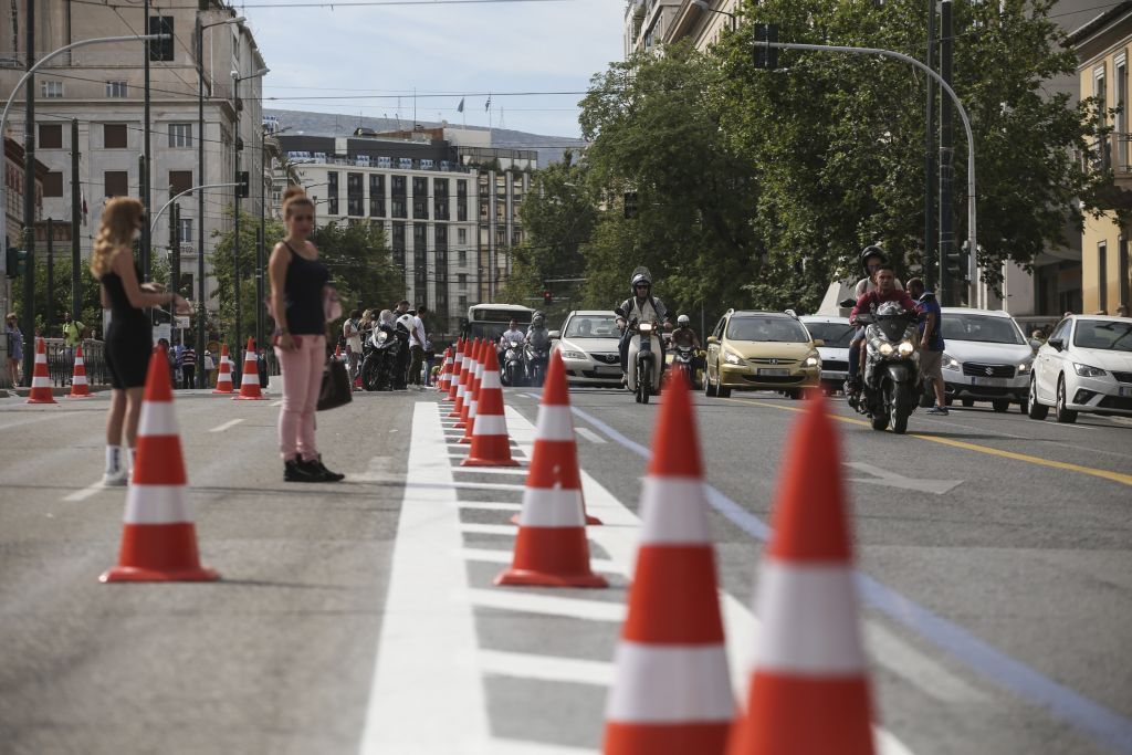 «Ασφυξία» στους δρόμους γύρω από το Σύνταγμα λόγω περιπάτου – Καθυστερήσεις στην Αττική Οδό