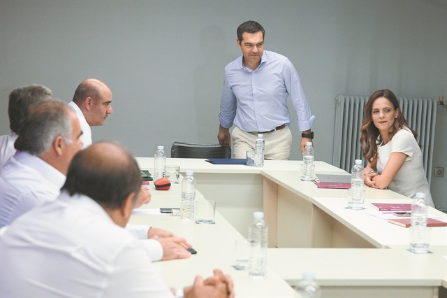 Μια ανασυγκρότηση που σκοντάφτει σε κασέτες